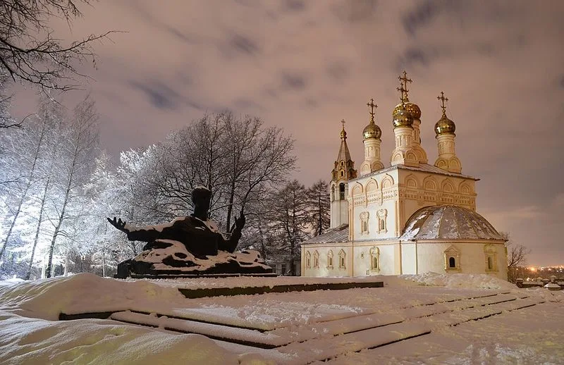 Monument &agrave; Ess&eacute;nine &agrave; Riazan, sa r&eacute;gion natale