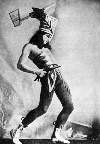 Serge Lifar, danseur &eacute;toile et chor&eacute;graphe &agrave; l'Op&eacute;ra de Paris, ballet russe