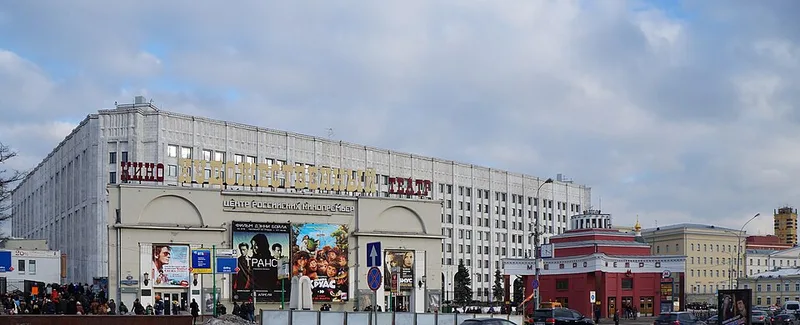 Monument &agrave; Boulat Okoudjava dans la rue Arbat &agrave; Moscou