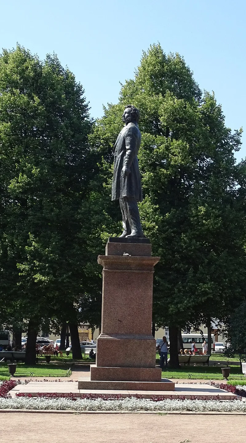 Statue d'Alexandre Pouchkine &agrave; Saint-P&eacute;tersbourg, place des Arts