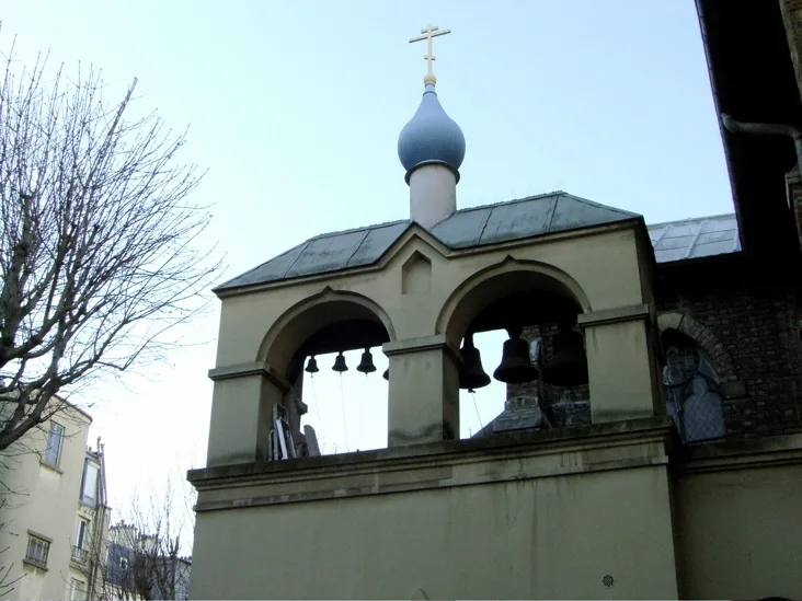 Int&eacute;rieur de l'&eacute;glise Saint-Serge de Radon&egrave;ge &agrave; Paris, iconostase et fresques