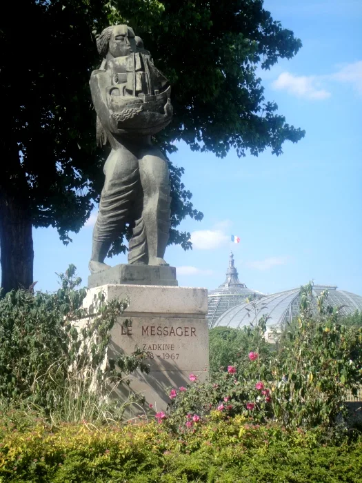 D&eacute;tail d'une sculpture de Zadkine, art cubiste
