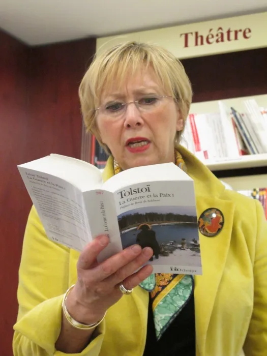 Anne Lefol lors de sa lecture de Guerre et Paix, comm&eacute;moration Tolsto&iuml;-Tourgu&eacute;niev &agrave; Dijon