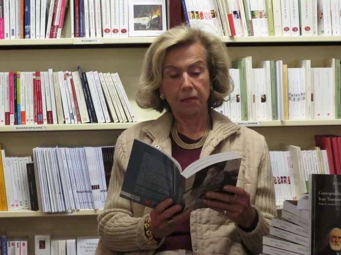 La Comtesse Colette Tolsto&iuml; lors du d&eacute;bat &agrave; la librairie Grangier de Dijon