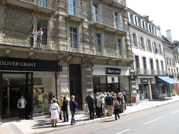 Vue de la fa&ccedil;ade de l'ancien H&ocirc;tel de la Cloche &agrave; Dijon, 9 rue de la Libert&eacute;, o&ugrave; s&eacute;journ&egrave;rent Tolsto&iuml; et Tourgu&eacute;niev en 1857