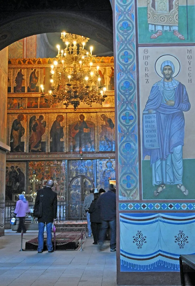 Intérieur et iconostase de la cathédrale Saint-Vladimir à Saint-Pétersbourg