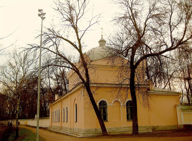 La nécropole Lazare, plus ancien cimetière de Saint-Pétersbourg, à la laure Alexandre-Nevski