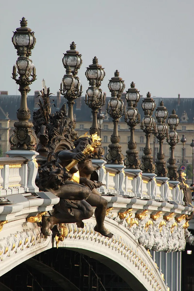 Nymphe de la Seine, sculpture en cuivre du pont Alexandre III