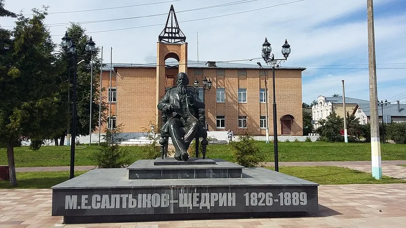 Monument &agrave; Saltykov-Chtchedrine &agrave; Saint-P&eacute;tersbourg